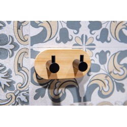 Vešiak na stenu na nalepenie 3M, kov (čierna farba), bambus