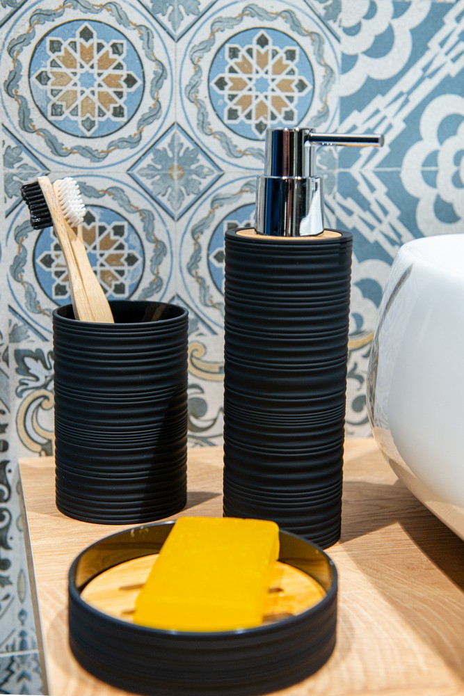 OLSEN SPA Kelímek na zubní kartáčky KSANTI černý (KD02191722)